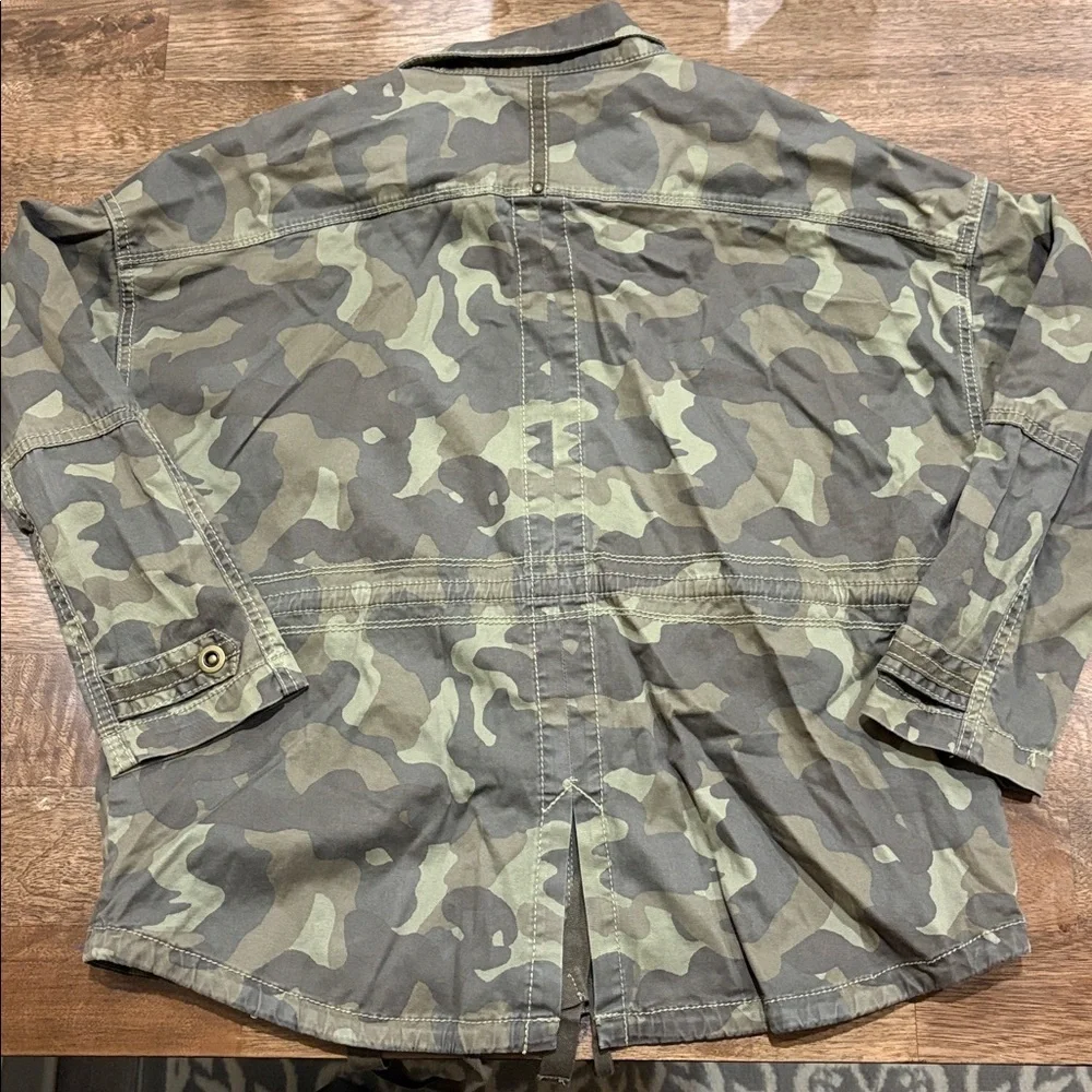 Marrakech Camo Jacket. Medium. Utility jacket. Light weight. Cinched waist